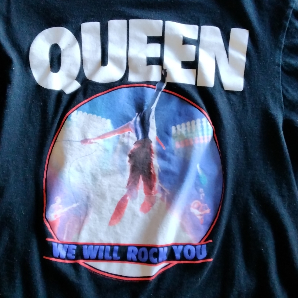 QUEEN T-SHIRT MEDIUM: WE WILL ROCK YOU